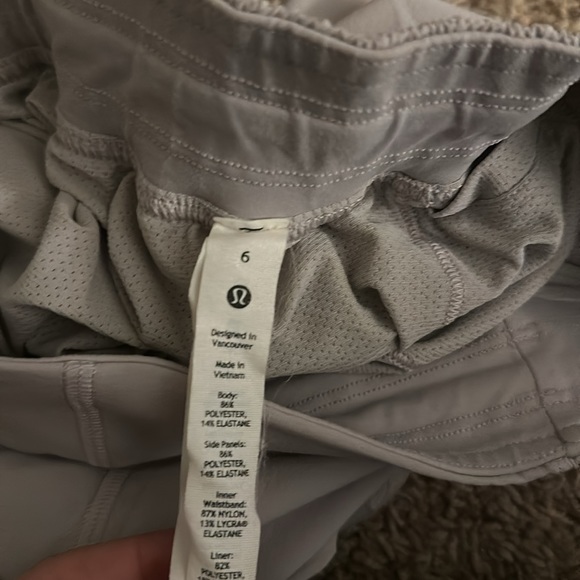 lululemon special edition hotty hot high rise 4 in. short - Picture 3 of 3